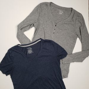 Tee Bundle 2pc Medium Time and Tru Shirts Gray Blue Long & Short Sleeve